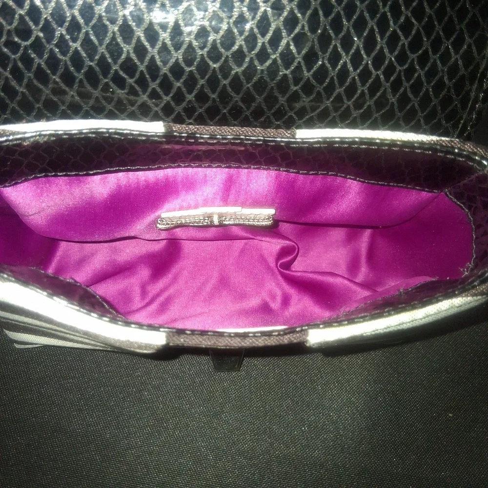 Henri Bendel Crossbody Bag Black and Gray Stripe Pink Lining Turn Lock Dust Bag - Picture 9 of 10